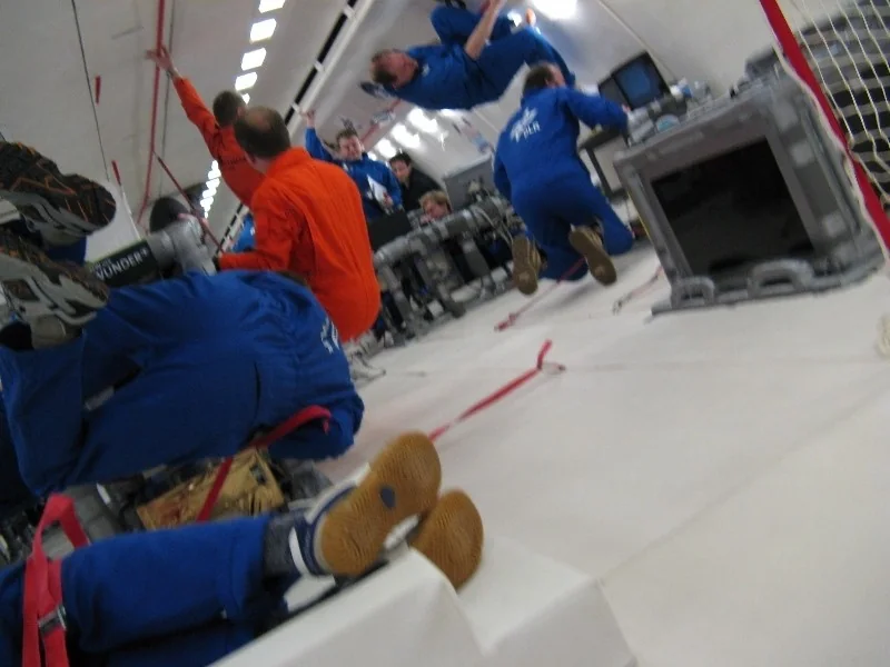 Participants and experimenters moving in the aircraft during reduced apparent gravity